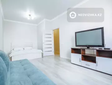 1-комнатная квартира, этаж 14 из 19, 40 м², посуточно