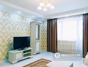 2-комнатная квартира, этаж 10 из 15, 70 м², посуточно