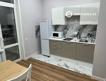 1-комнатная квартира, этаж 7 из 10, 42 м², посуточно